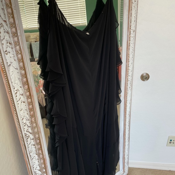 Camille’s Black Gown - Picture 11 of 11